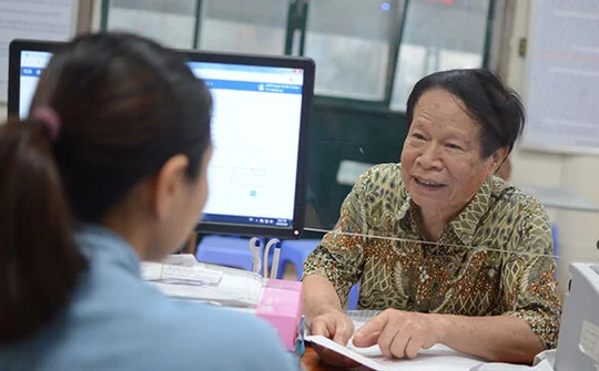 Phong cách phục vụ luôn tận tình, chu đáo của những cán bộ BHXH