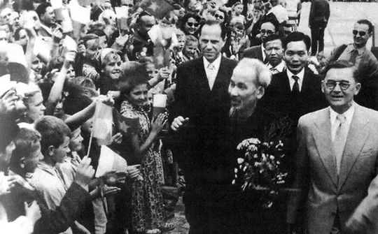 Thực hiện tư tưởng Hồ Chí Minh về đoàn kết quốc tế