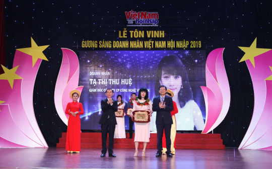 Doanh nhân Tạ Thị Thu Huệ vinh dự được vinh danh doanh nhân Việt Nam Hội nhập 2019