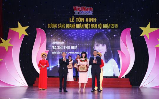 Doanh nhân Tạ Thị Thu Huệ vinh dự được vinh danh doanh nhân Việt Nam Hội nhập 2019