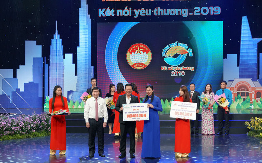 Hưng Thịnh Group: Trao tặng 1 tỷ đồng cho "Quỹ vì người nghèo TP.HCM" năm 2019