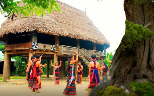 Da dă - vũ điệu thiêng của người Cơ tu