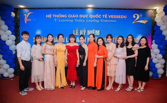 Lễ kỷ niệm 2 năm thành lập Trung tâm Anh ngữ Quốc tế VESSEDU
