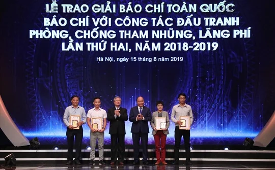 Hoạt động phối hợp giữa các cơ quan chức năng với các cơ quan báo chí trong công tác phòng chống tham nhũng - Thực trạng và kiến nghị
