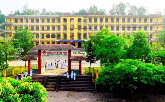 Trường THPT Lê Hồng Phong: Hơn 20 năm “chèo lái” con thuyền tri thức.