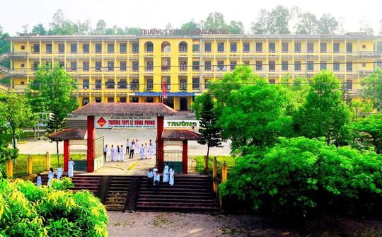 Trường THPT Lê Hồng Phong: Hơn 20 năm “chèo lái” con thuyền tri thức.