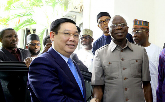 Việt Nam và Nigeria đi nhanh hơn để bù lại những năm tháng chậm trễ