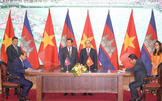 Thủ tướng Nguyễn Xuân Phúc đón và hội đàm với Thủ tướng Campuchia