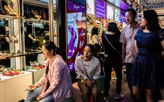 Kinh tế lao đao khiến người tiêu dùng Trung Quốc nhịn ăn tiêu