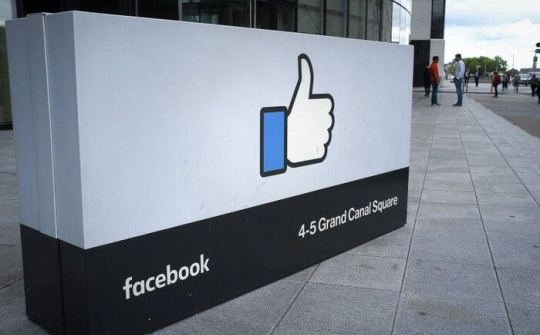 Facebook gỡ hàng trăm tài khoản và trang lan truyền tin tức giả mạo