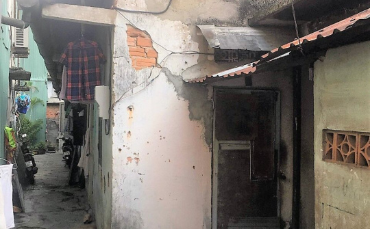 Đà Nẵng: Hơn 100 hộ dân sống trong những ngôi nhà tạm bợ đối diện với mối nguy hiểm rình rập