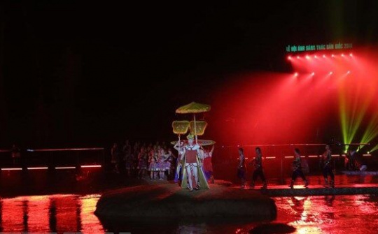 Điểm nhấn lễ hội du lịch thác Bản Giốc năm 2019 là dòng thác thần thoại