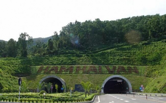 Hầm đường bộ Hải Vân 2 dài nhất Đông Nam Á chính thức thông hầm