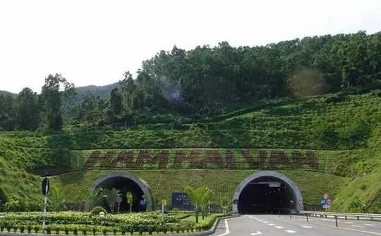 Hầm đường bộ Hải Vân 2 dài nhất Đông Nam Á chính thức thông hầm
