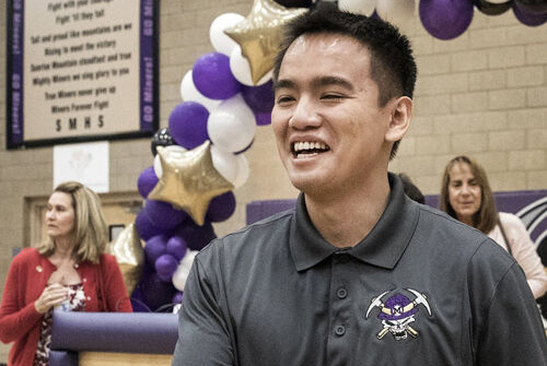 Thầy giáo gốc Việt giành giải thưởng giáo dục tại Mỹ