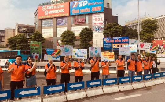 Thầy trò Đại học Đại Nam xuống đường “Vì Hà Nội trong lành”