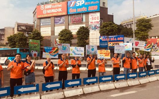 Thầy trò Đại học Đại Nam xuống đường “Vì Hà Nội trong lành”