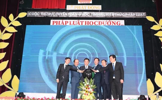 Phát động cuộc thi trực tuyến toàn quốc 'Pháp luật học đường'