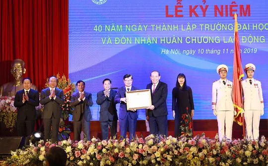 Giữ vị trí tiên phong trong nghiên cứu và phát triển khoa học pháp lý