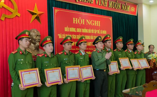 Công an Nam Định khen thưởng 6 tập thể, 26 cá nhân có thành tích xuất sắc