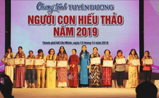 Tuyên dương 48 'Người con hiếu thảo' tại Thành phố Hồ Chí Minh