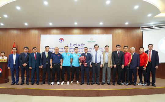 Tập đoàn BĐS Hưng Thịnh: Hỗ trợ VFF trả lương "khủng" cho HLV Park Hang-Seo và các Chuyên gia.