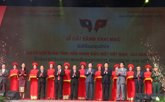 Nghệ An: Khai mạc Ngày hội 'Thắm tình hữu nghị đặc biệt Việt Nam - Lào'