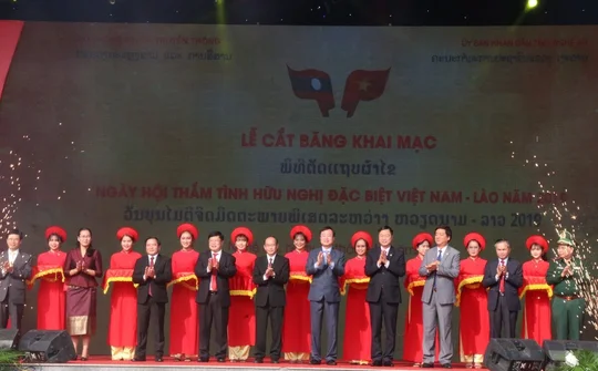 Nghệ An: Khai mạc Ngày hội 'Thắm tình hữu nghị đặc biệt Việt Nam - Lào'