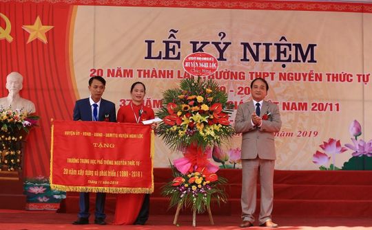 Trường THPT Nguyễn Thức Tự (Nghi Lộc – Nghệ An) kỷ niệm 20 năm thành lập
