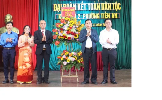 Bí thư Tỉnh ủy Bắc Ninh dự Ngày hội Đại đoàn kết khu phố 2, phường Tiền An