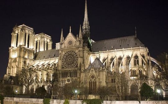 Pháp mời chuyên gia Nga giúp khôi phục Nhà thờ Đức Bà ở Paris