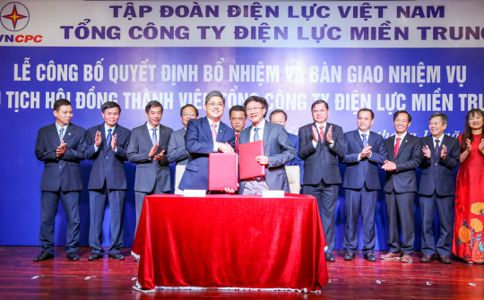 Công bố quyết định bổ nhiệm và bàn giao nhiệm vụ Chủ tịch Hội đồng thành viên EVNCPC