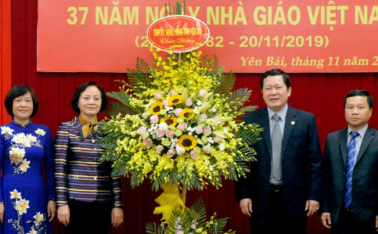 Yên Bái - Bí thư Tỉnh ủy thăm, chúc mừng ngày Nhà giáo Việt Nam 20/11