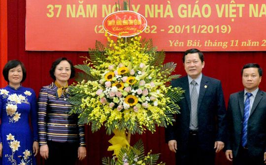 Yên Bái - Bí thư Tỉnh ủy thăm, chúc mừng ngày Nhà giáo Việt Nam 20/11