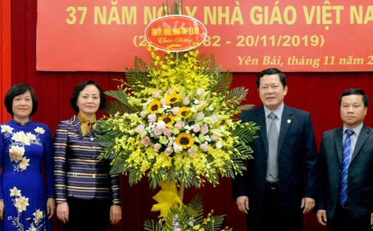 Yên Bái - Bí thư Tỉnh ủy thăm, chúc mừng ngày Nhà giáo Việt Nam 20/11
