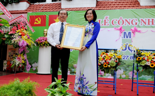 Cô giáo Hà Thị Kim Dung - Gương nhà quản lý giáo dục tiêu biểu thời hội nhập