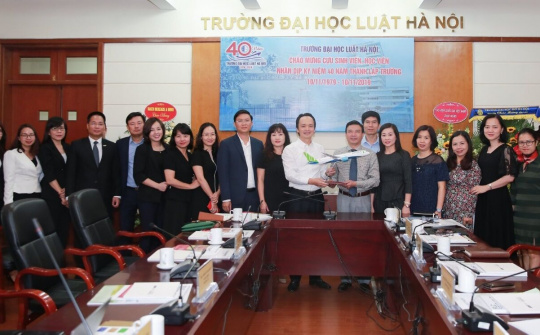 Doanh nhân Trịnh Văn Quyết – “Cậu học trò nhỏ” mang nhiều xúc cảm khi về thăm lại mái trường xưa !