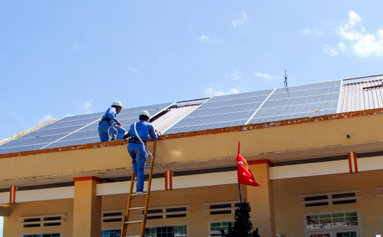 EVNCPC bàn giao hệ thống điện mặt trời ở Đắk Nông