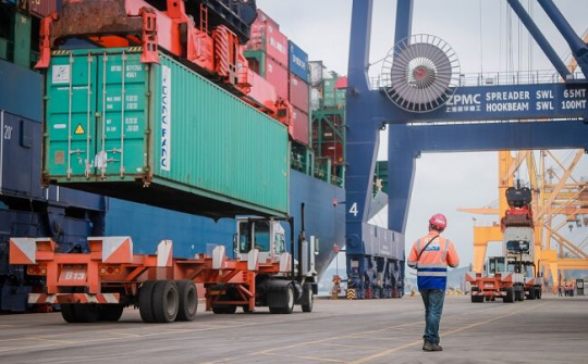 Kiểm soát chặt an toàn container tại cảng biển