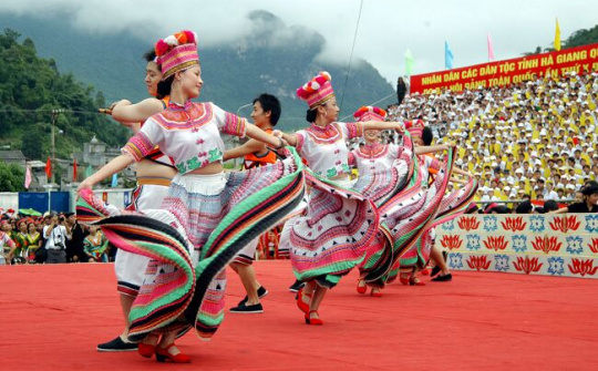 Văn hóa, con người - Động lực quan trọng nhất cho sự phát triển bền vững đất nước