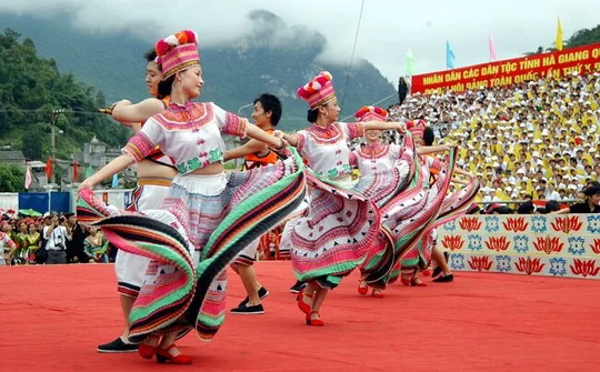 Văn hóa, con người - Động lực quan trọng nhất cho sự phát triển bền vững đất nước