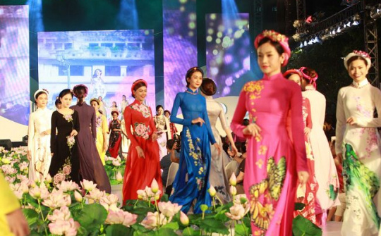 Chất dân tộc trong từng bộ Áo dài Việt Nam