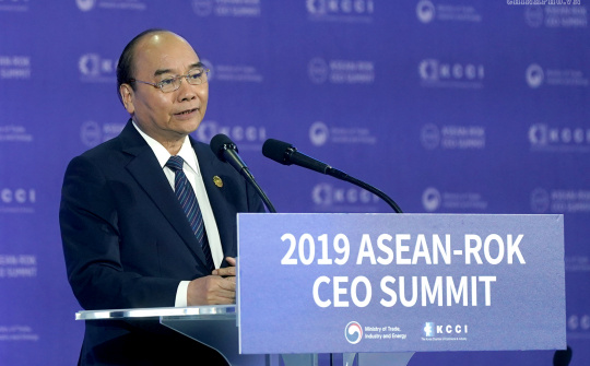 PM Phuc calls Korean investors to increase presence in ASEAN countries