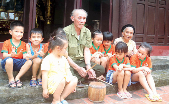 Đưa hội trống quân làng Bùi Xá đến với du khách nước ngoài