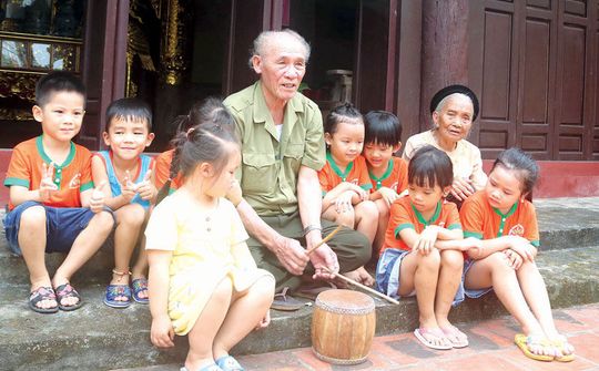 Đưa hội trống quân làng Bùi Xá đến với du khách nước ngoài