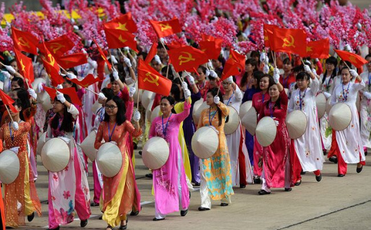 Sự phát triển lý luận của Đảng về xây dựng văn hoá trong chính trị và kinh tế