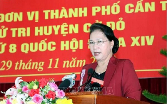 Chủ tịch Quốc hội tiếp xúc cử tri tại Cần Thơ
