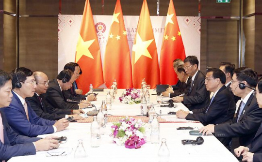 Thủ tướng Nguyễn Xuân Phúc gặp Thủ tướng Trung Quốc