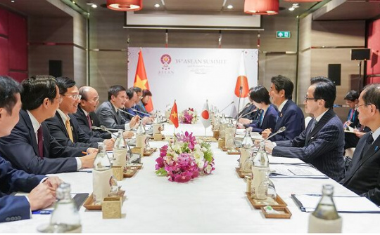 Thủ tướng Nguyễn Xuân Phúc gặp Thủ tướng Nhật Bản Shinzo Abe