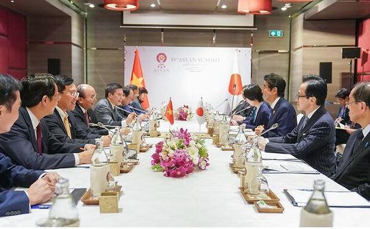 Thủ tướng Nguyễn Xuân Phúc gặp Thủ tướng Nhật Bản Shinzo Abe
